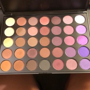 35P Morphe Palette